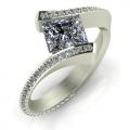 Ring mit Diamanten im Prinzessschliff